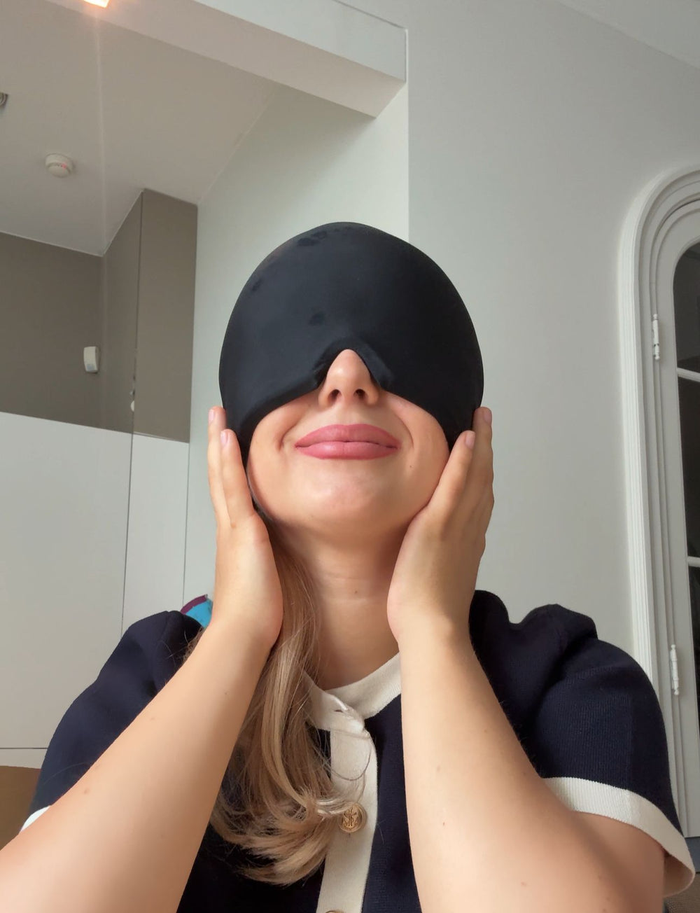 Stretchable black migraine cap for hot and cold therapy – relieves headaches, neck pain, and facial tension
