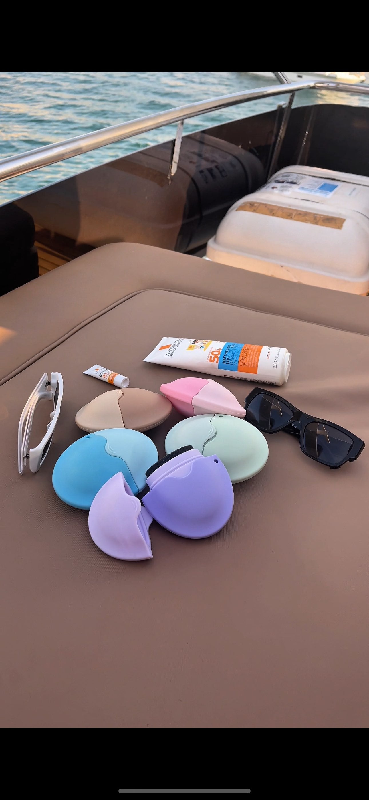 sunscreen applicators with sponge and rollerball tips for smooth, even, and mess-free sunscreen application, perfect for kids and adults